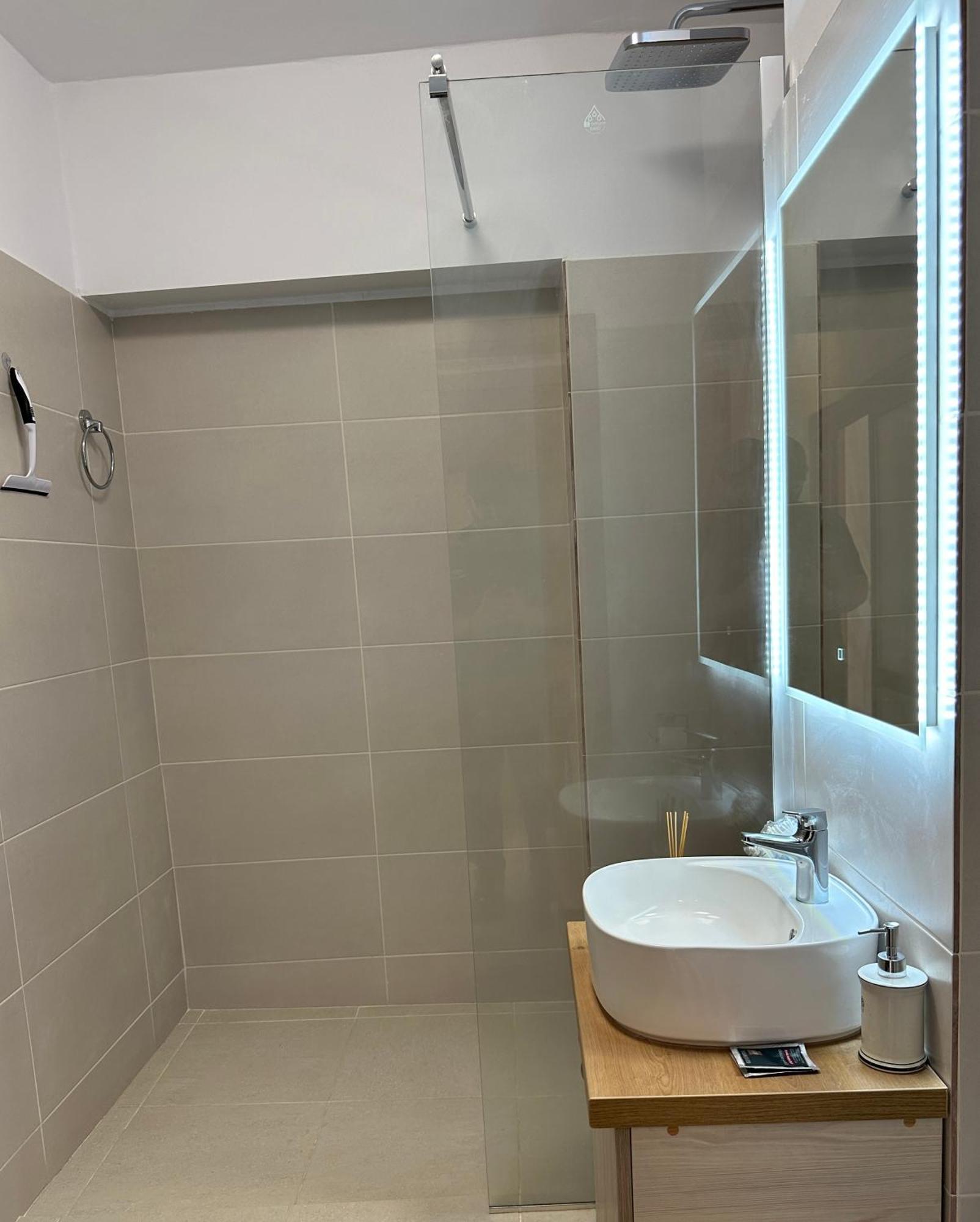 Garsoniera In Zona Garii Iasi Appartement Buitenkant foto